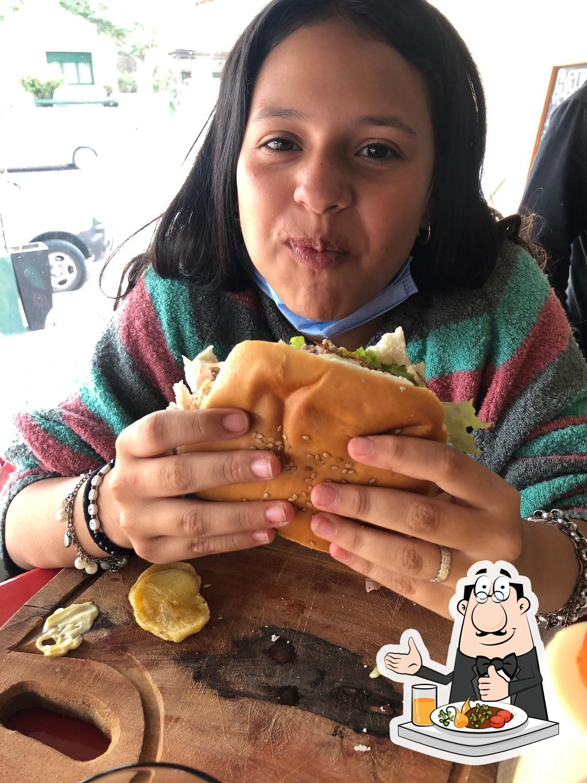 Hamburguesa y papas de Bendito